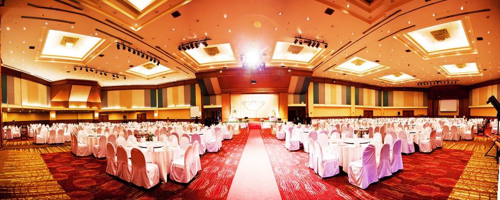 Thumrin Thana Hotel Trang Exterior foto